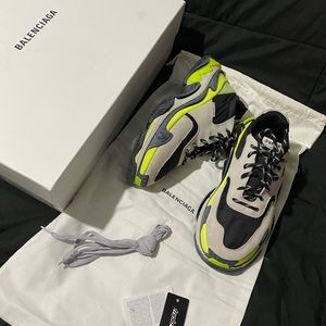 balenciaga triple s